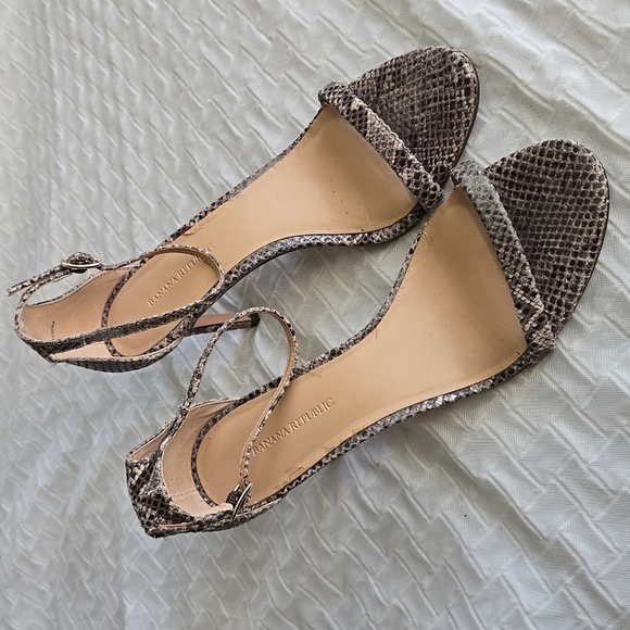 Banana Republic Women's Snakeskin Heels Mob Wife Elegant Feminine - Picture 2 of 12